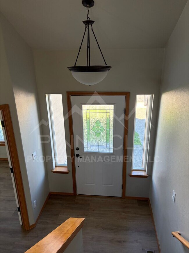Building Photo - 1808 Clearview Dr