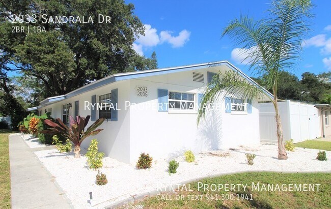 Building Photo - 2033 Sandrala Dr