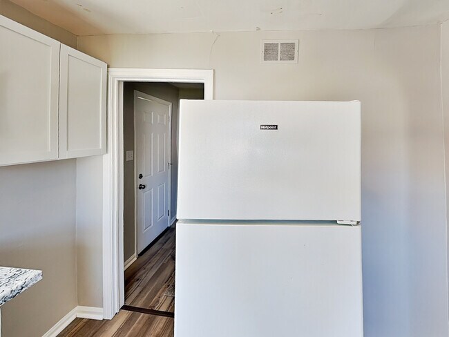 Foto del edificio - 2607 N Layman Ave