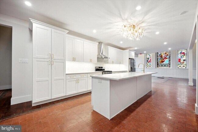 Building Photo - 430 York Rd