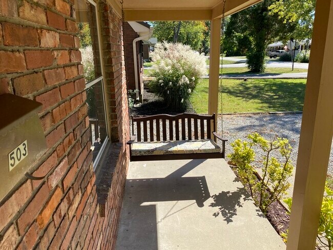 Building Photo - Cute 2 Bedroom home in St Matthews