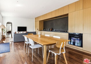 Building Photo - 2055 W Silver Lake Dr