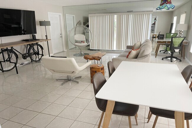 Foto del edificio - 6 Lucerne Ave