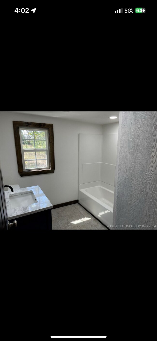 Building Photo - 121 S McLean Dr