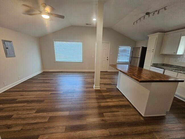 Building Photo - 2601 Hale Ave