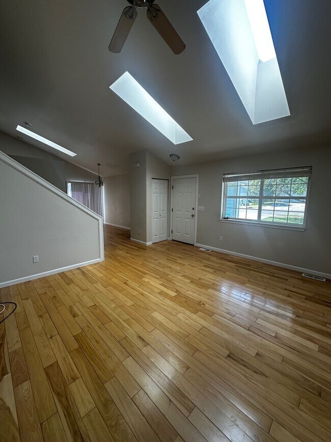 Building Photo - Spacious 3 Bedroom Home- Dog Negotiable!