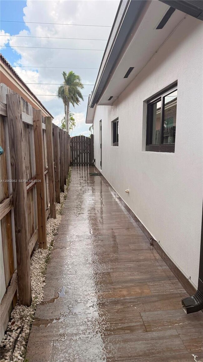 Foto del edificio - 10370 SW 24th St