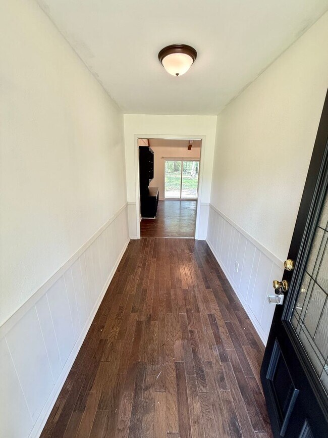 Building Photo - 4-bed/2-bath in South Tyler!