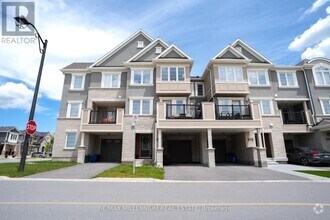 Building Photo - 974 Hickory Cres