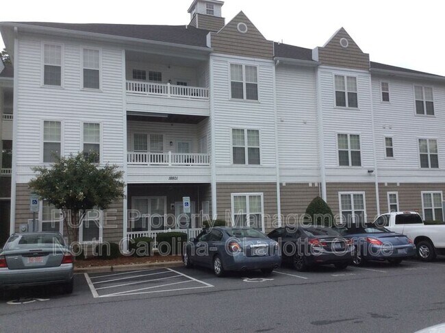 Foto del edificio - 18801 Oakhurst Blvd