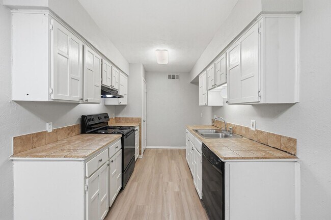 Foto del edificio - Beautifully Updated 3 Bed, 2 Bath Home