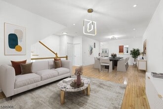 Building Photo - 768 Green Ln