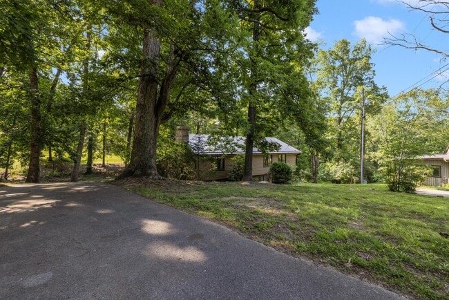 Building Photo - 517 Bramblewood Dr