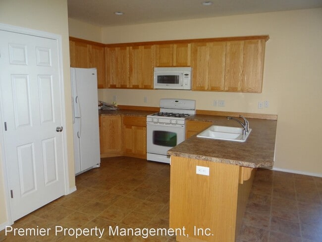 Building Photo - 4 br, 2.5 bath House - 102 NW 152nd St.