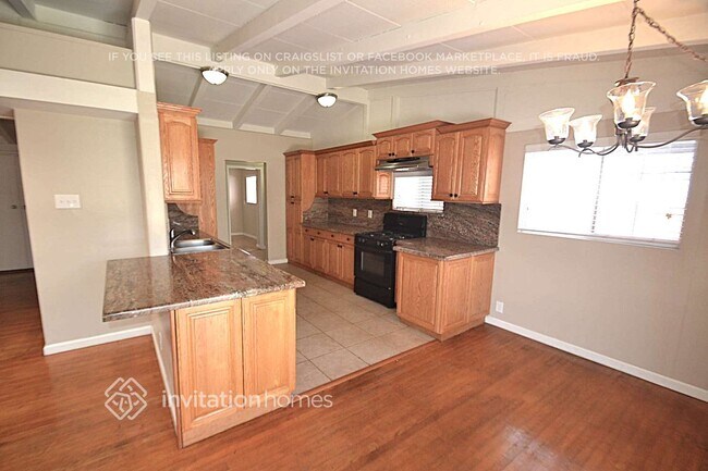 Foto del edificio - 12739 Hartland St