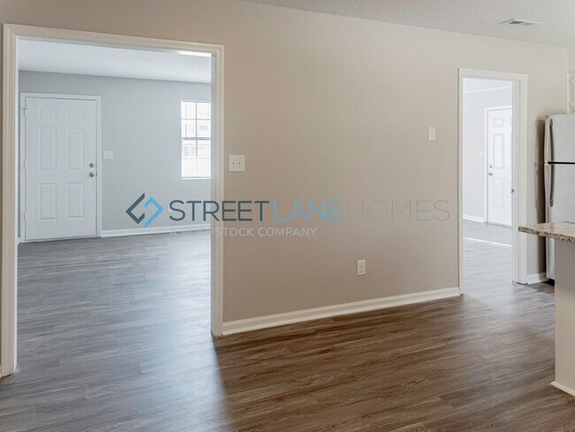 Building Photo - $200 off first month or Amazon Gift Card b...