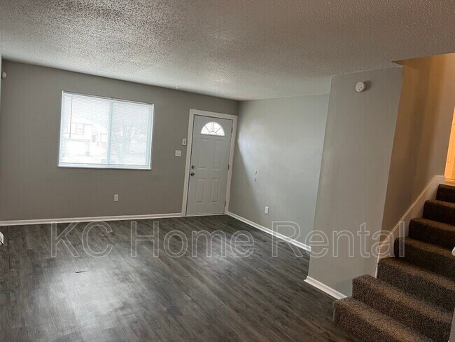 Building Photo - 515 N Troost St