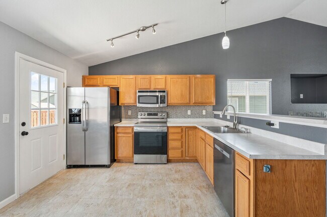 Building Photo - 5164 Fennel Dr