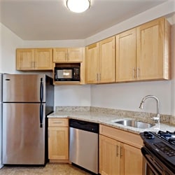 Primary Photo - 2181 Madison Ave