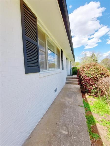 Building Photo - 3100 Meadowood Ln