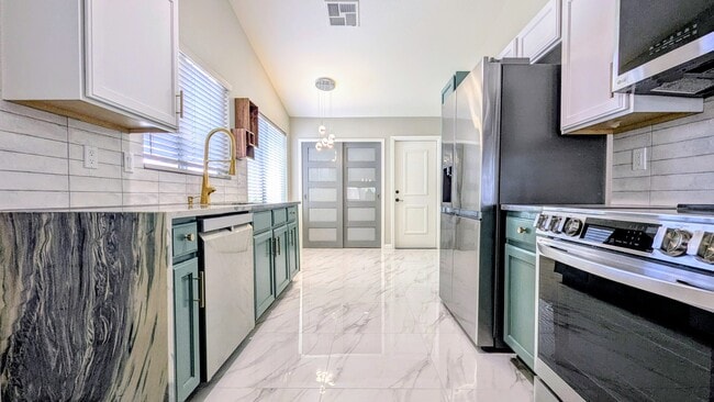 Building Photo - 10867 W Chino Dr