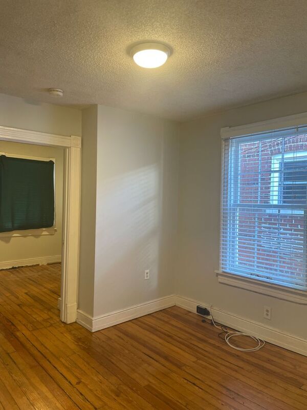Building Photo - 2603-2605 Parkwood Ave