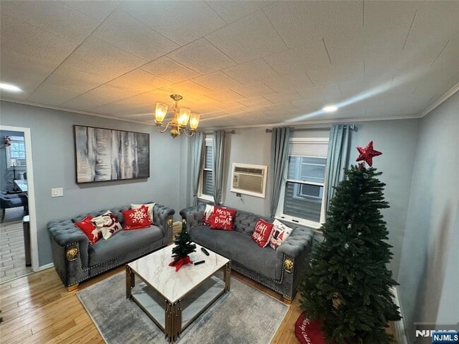 Photo - 460 Ave E House