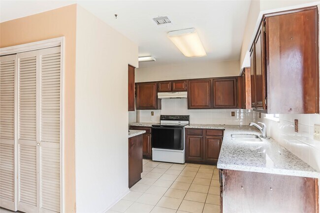 Foto del edificio - 9901 Sharpcrest St