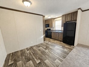 Building Photo - 215 Maple