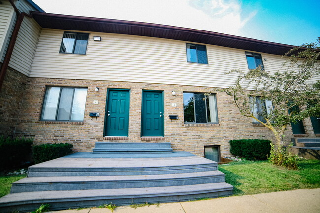 Building Photo - 914 Douglas St