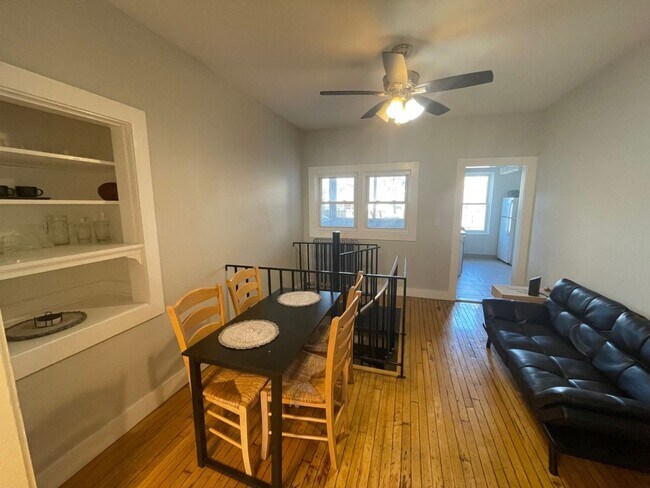 Spacious 5-Bed, 2-Bath in Prime Allston Lo... - Spacious 5-Bed, 2-Bath in Prime Allston Lo... Townhome