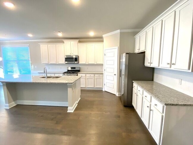 Building Photo - 538 Walton Dr