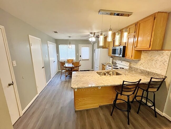 Foto del edificio - Great 2 Bdrm 1-1/2 Bath Condo at UNT in Denton, TX