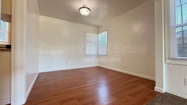 Foto del edificio - 408 W 8th St
