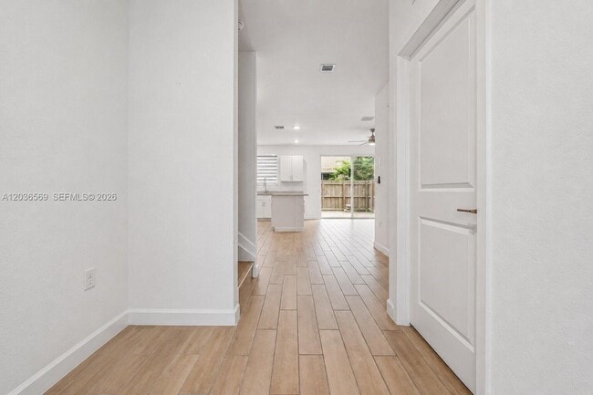Foto del edificio - 2448 SE 10th St