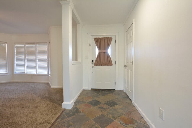 Building Photo - 815 7th St