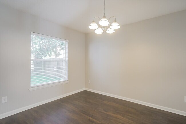 Foto del edificio - 2398 Creekfront Dr