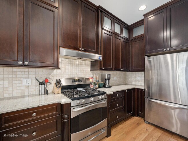 Foto del edificio - 2221 W Belmont Ave