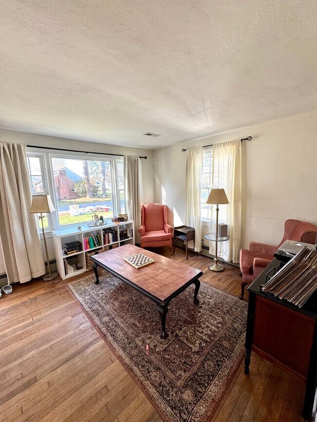 Foto del edificio - 5 Bed 2 Bath Home for Rent in Chesapeake!