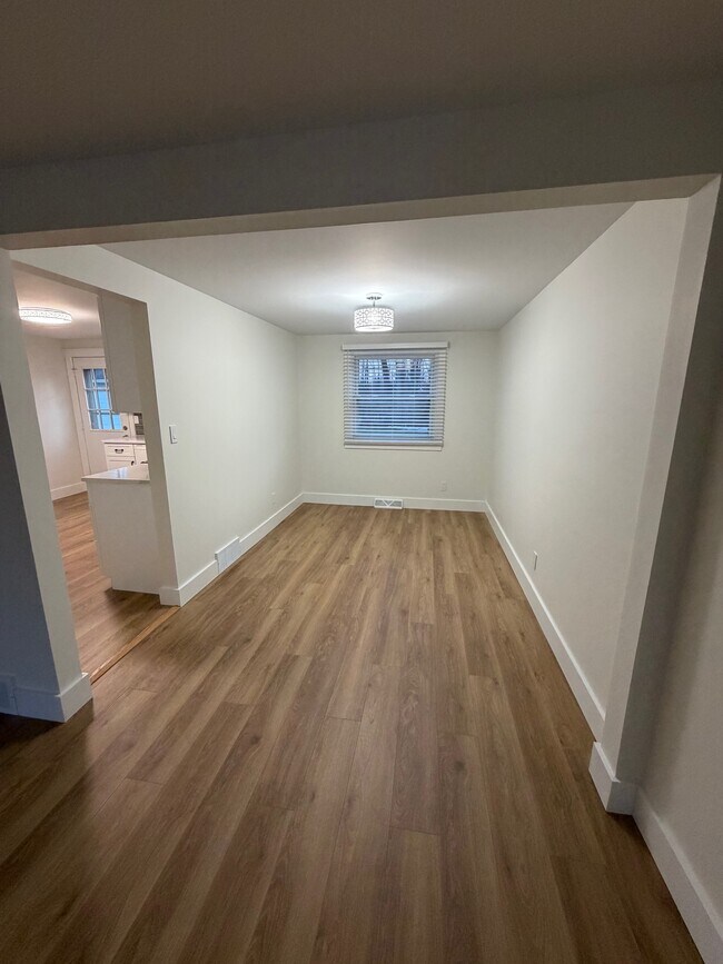 Comedor - 157 Marine Dr