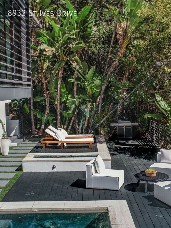 Foto del edificio - 8932 St Ives Dr