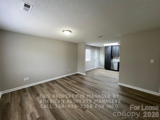 Building Photo - 318 Rustic Rd