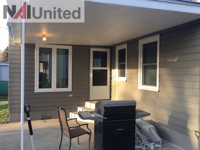 Building Photo - Three bedroom, two bathroom home for rent
