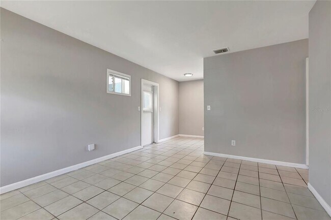 Building Photo - 8604 N Orangeview Ave