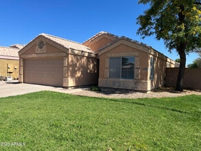 Building Photo - 1744 E Robin Ln