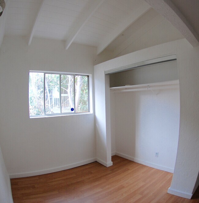 Building Photo - 1219 N Harper Ave
