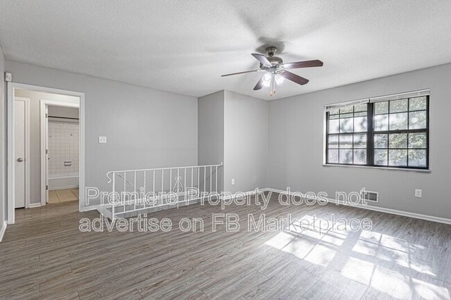 Building Photo - 2527 NW 6th St