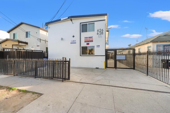 Photo - 626 W 54th St Apartment