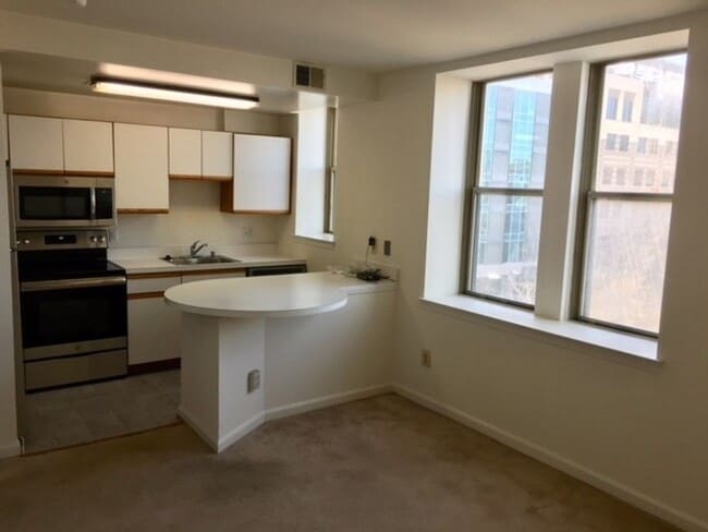 Building Photo - Château Living in this Dupont Circle Delig...