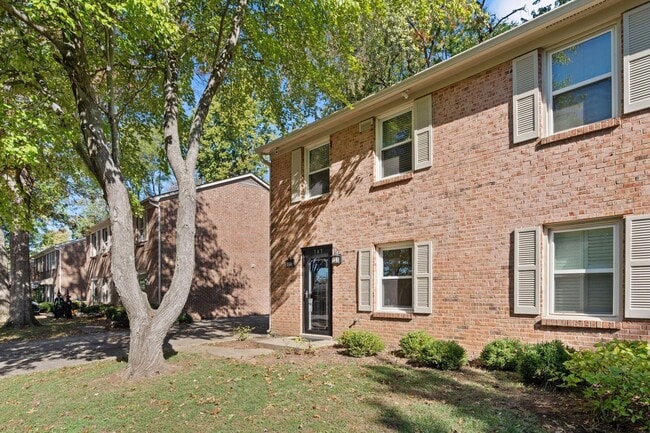 Foto del edificio - 747 Spring Meadows Dr